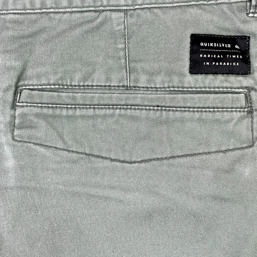 Quiksilver Straight Tapered Chino Pants Mens 39x24* Green Everyday Wear Skate
